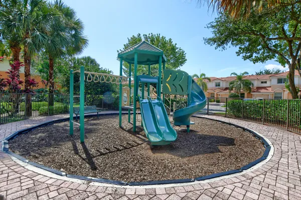 $382,500 | 7476 Sarentino Lane, Unit 121, Boynton Beach, FL 33437