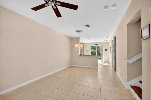 $382,500 | 7476 Sarentino Lane, Unit 121, Boynton Beach, FL 33437