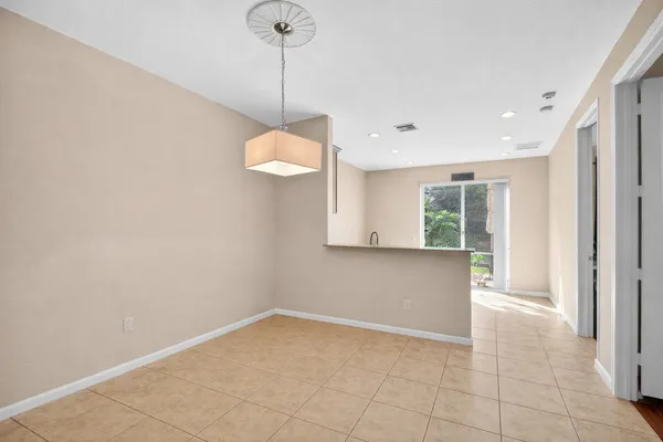 $382,500 | 7476 Sarentino Lane, Unit 121, Boynton Beach, FL 33437