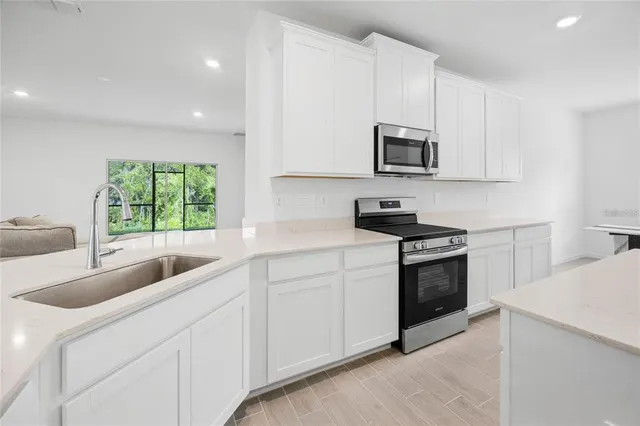 $2,300 | 19581 Southwest 77th Place, Dunnellon, FL 34432