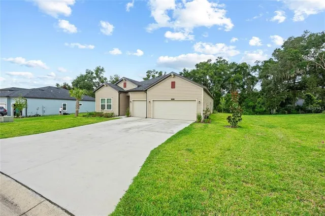 $2,300 | 19581 Southwest 77th Place, Dunnellon, FL 34432