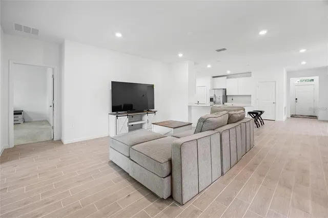 $2,300 | 19581 Southwest 77th Place, Dunnellon, FL 34432