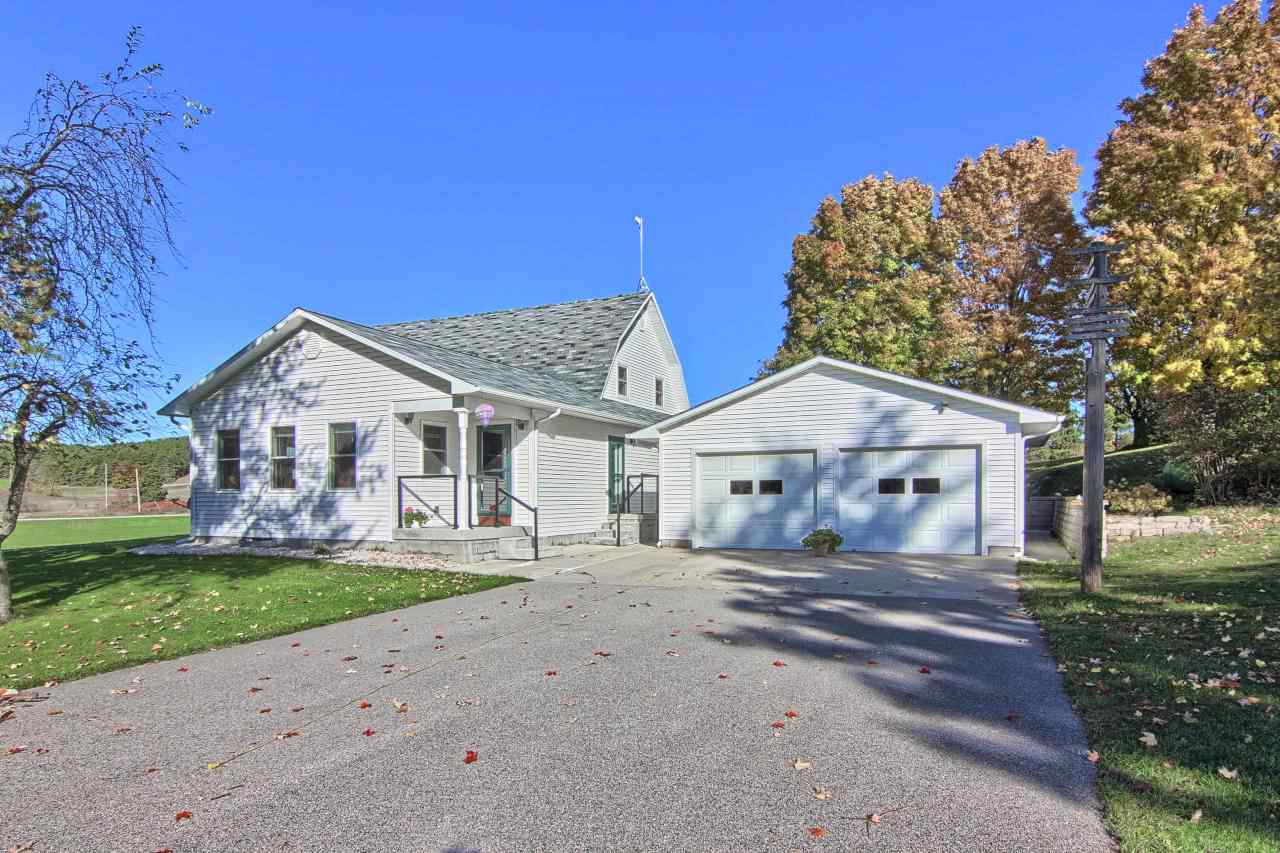 2250 North Mork Road Suttons Bay, MI 49682 - Photo 8 of 41 1859120-7.JPG