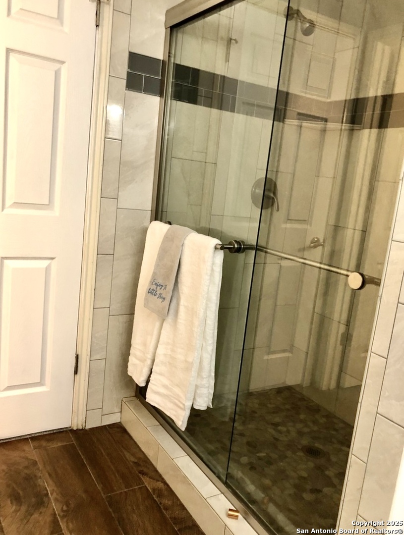 9135 Rue De Lis San Antonio, TX 78250 - Photo 9 of 23 a bathroom with a window