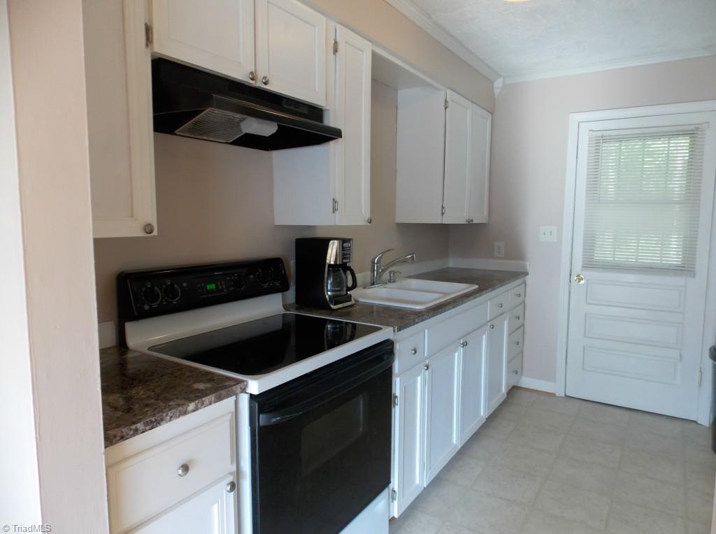 360 Poole Road Thomasville, NC 27360 - Photo 6 of 12 kitchen