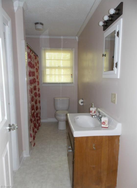 360 Poole Road Thomasville, NC 27360 - Photo 8 of 12 bathroom