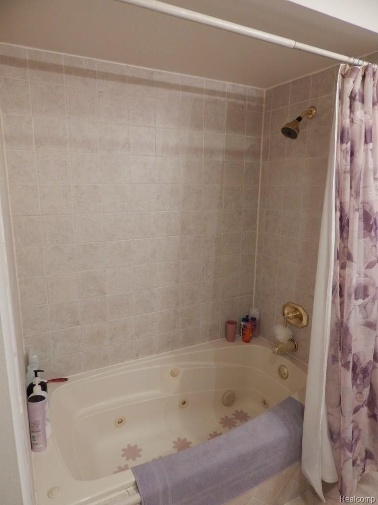 9219 Newburgh Road Livonia, MI 48150 - Photo 27 of 54 DSCN0075.jpg