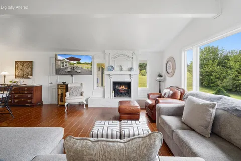 $655,000 | 262 Castle Terrace Avenue, Fontana, WI 53125