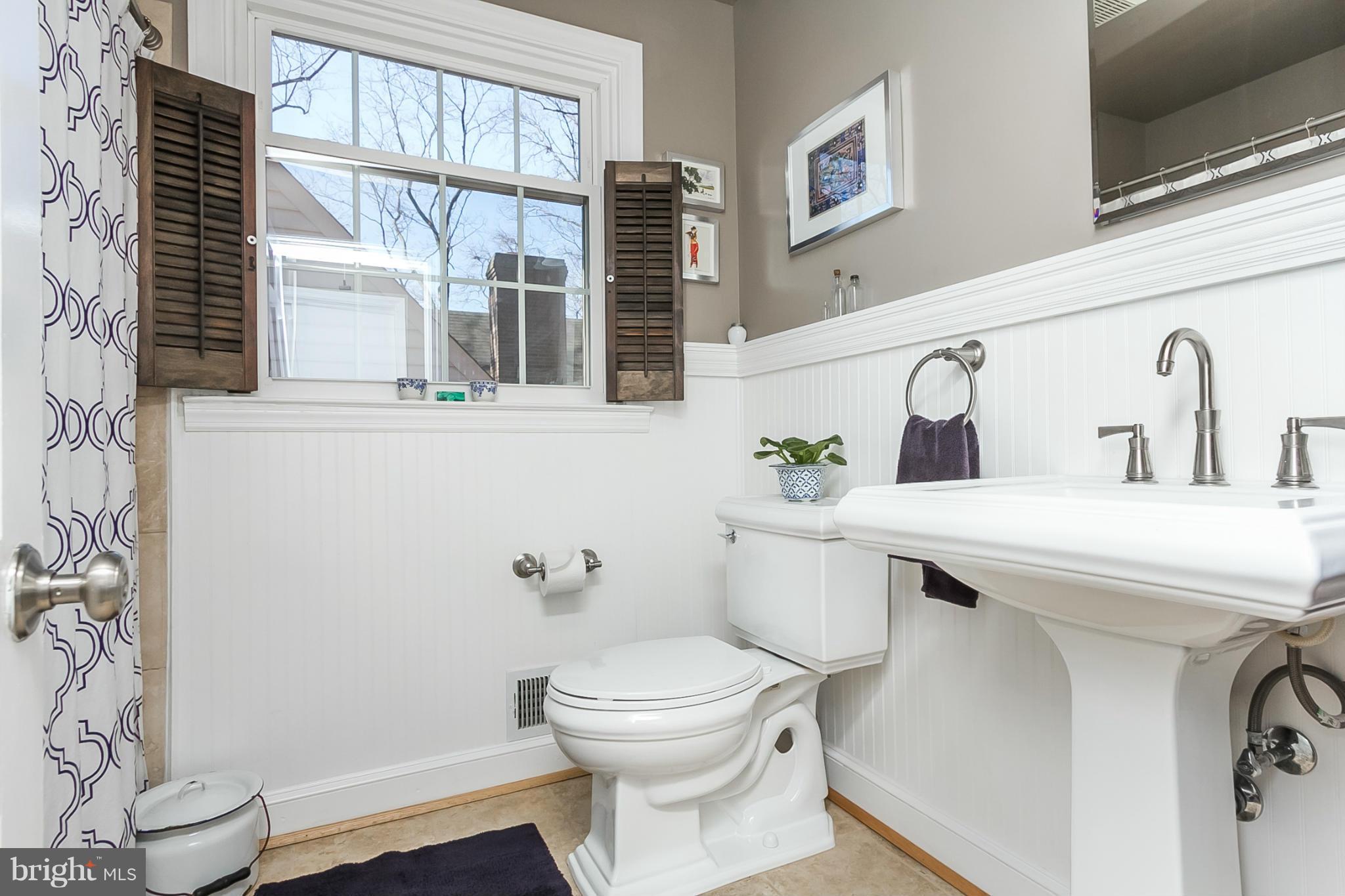6803 Ridgewood Road Baltimore, MD 21239 - Photo 15 of 29 Bath