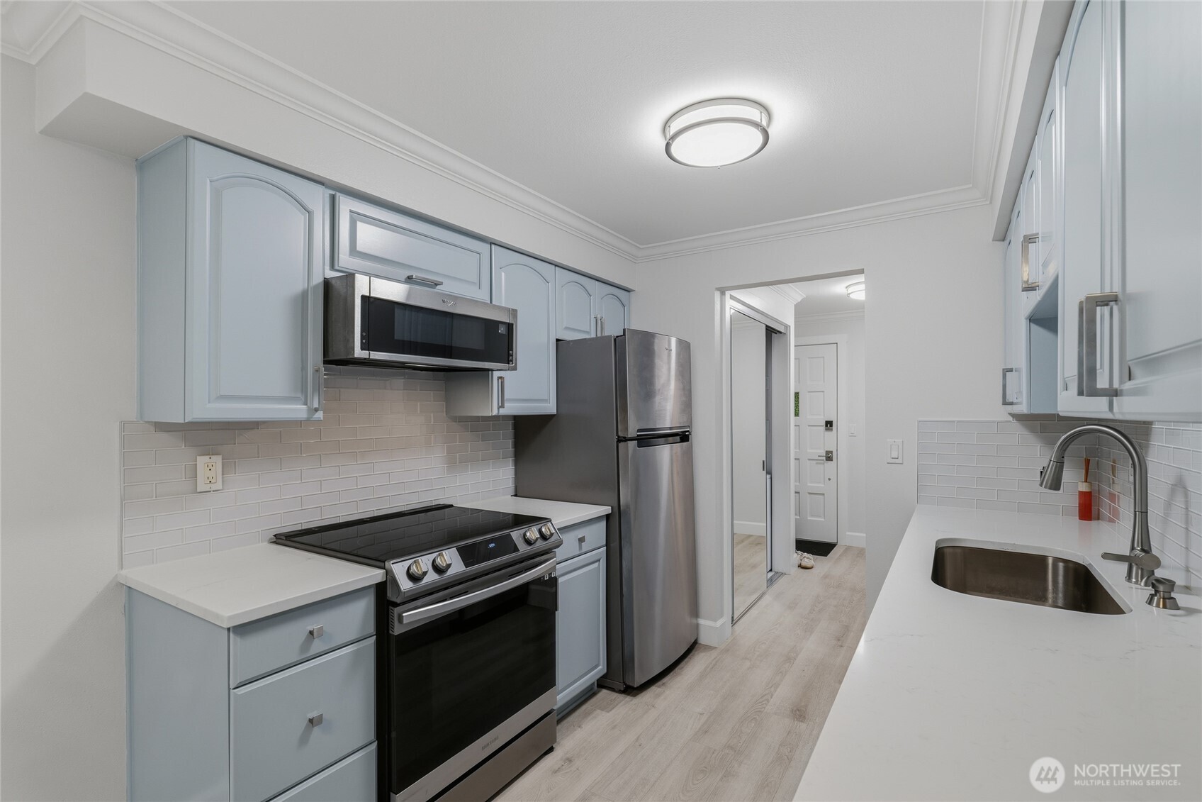 17203 Northeast 45th Street, Unit 47 Redmond, WA 98052 - Photo 11 of 28