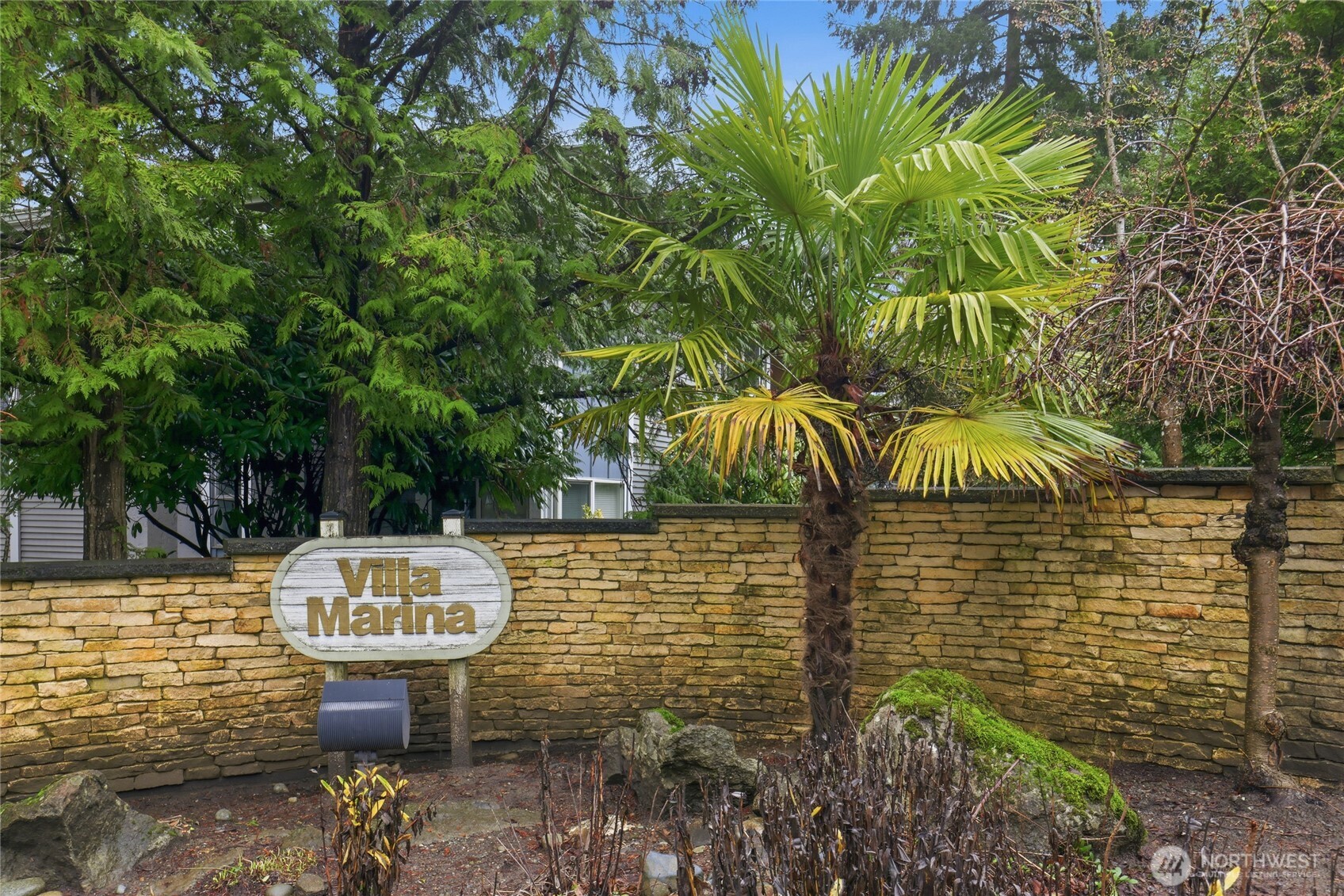 17203 Northeast 45th Street, Unit 47 Redmond, WA 98052 - Photo 3 of 28