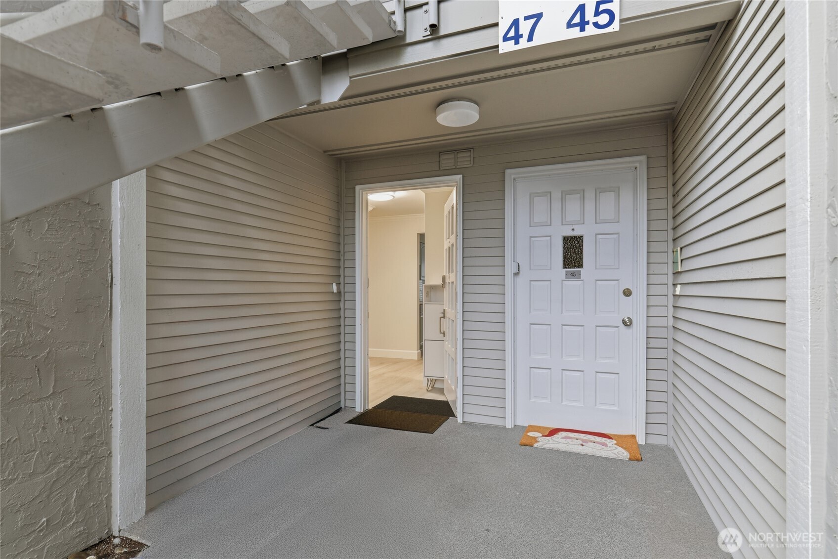 17203 Northeast 45th Street, Unit 47 Redmond, WA 98052 - Photo 4 of 28