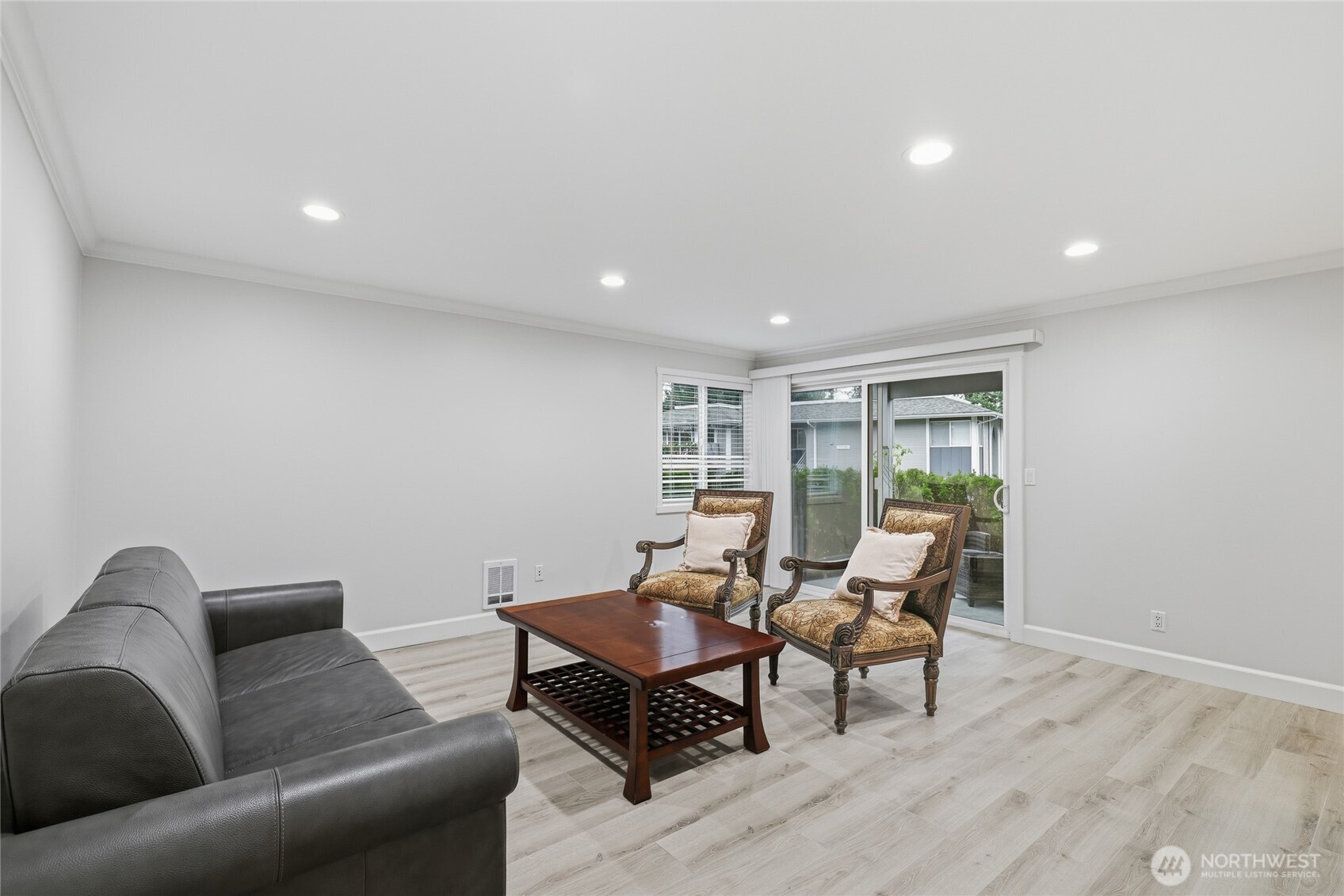 17203 Northeast 45th Street, Unit 47 Redmond, WA 98052 - Photo 6 of 28