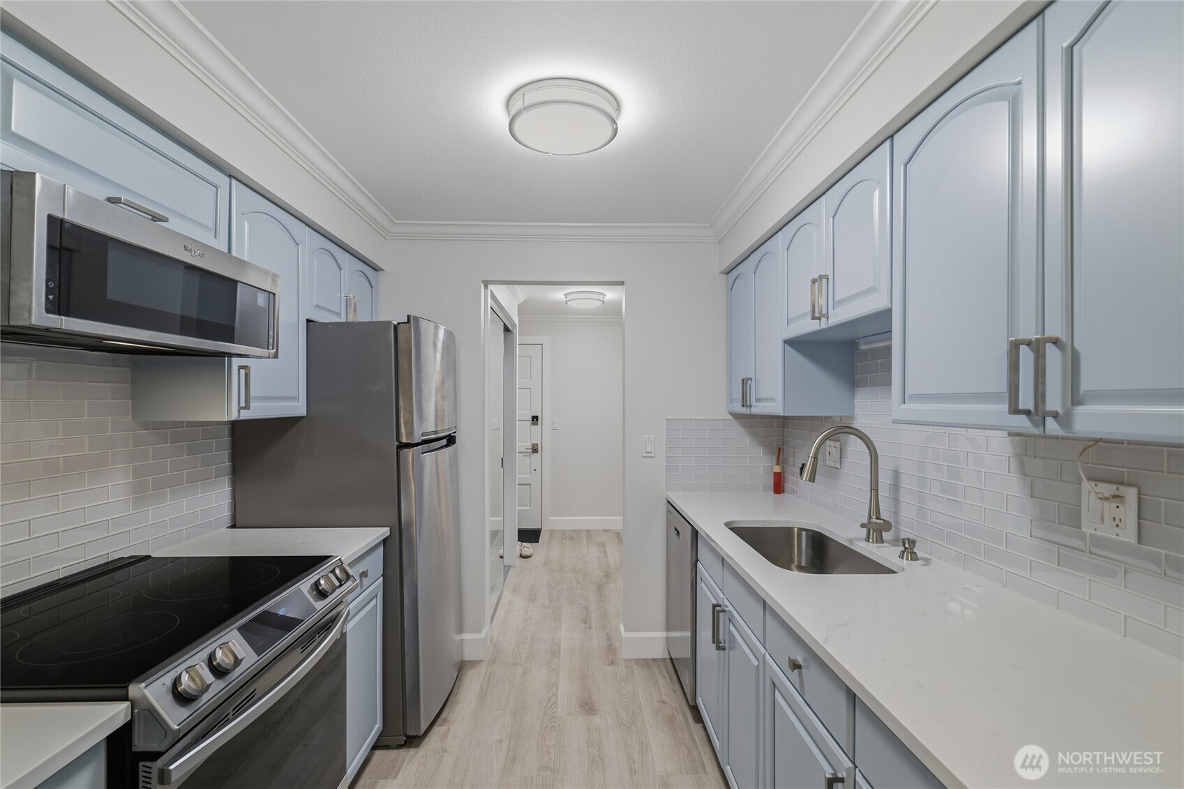 17203 Northeast 45th Street, Unit 47 Redmond, WA 98052 - Photo 10 of 28