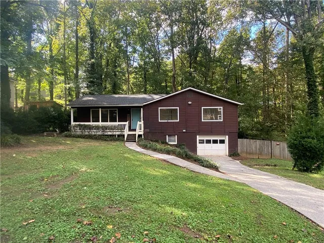 a view of a house with a backyard