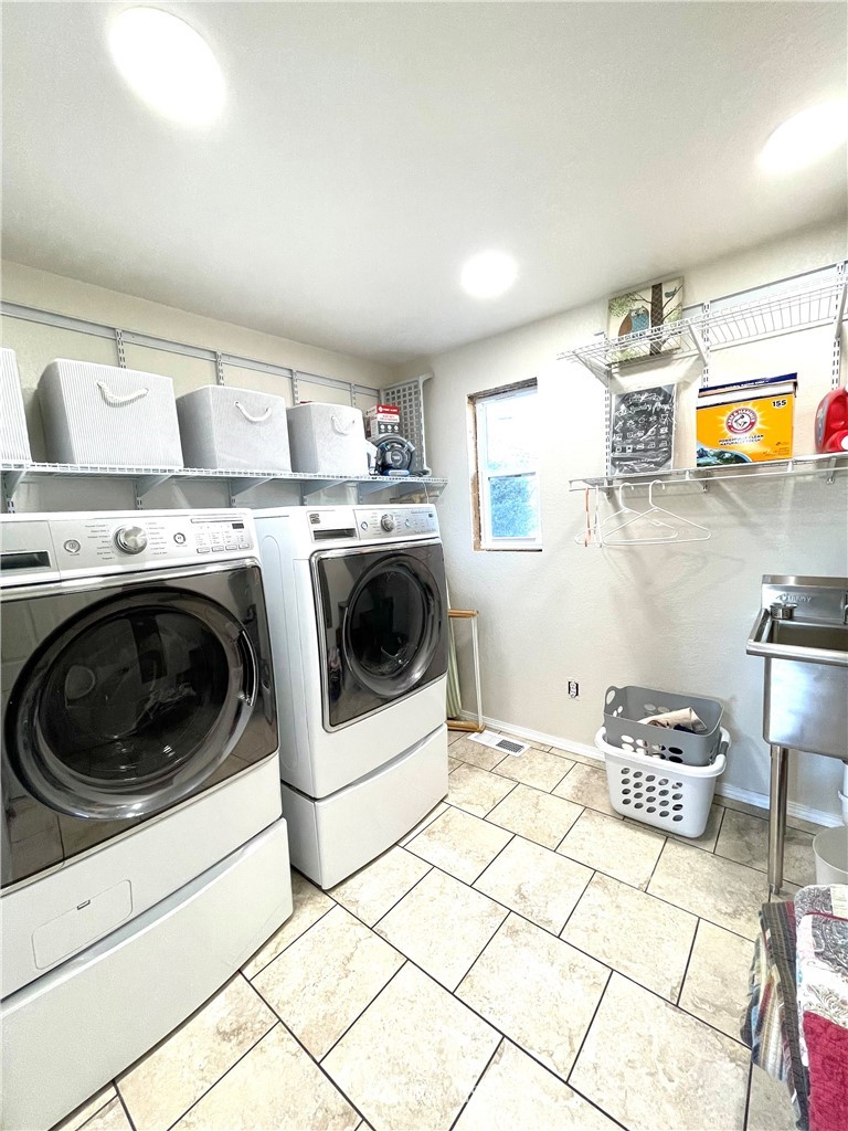 28 Dixon Road Omak, WA 98841 - Photo 15 of 39 a front view of a house with a yard