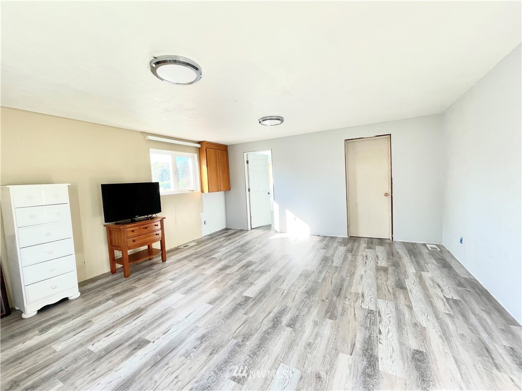 28 Dixon Road Omak, WA 98841 - Photo 16 of 39 a view of a livingroom with wooden floor and closet