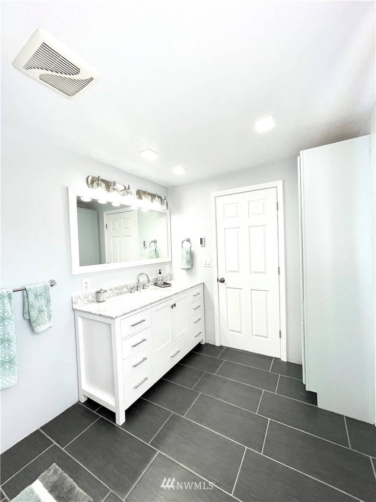 28 Dixon Road Omak, WA 98841 - Photo 17 of 39 a kitchen with a stove a sink and a refrigerator