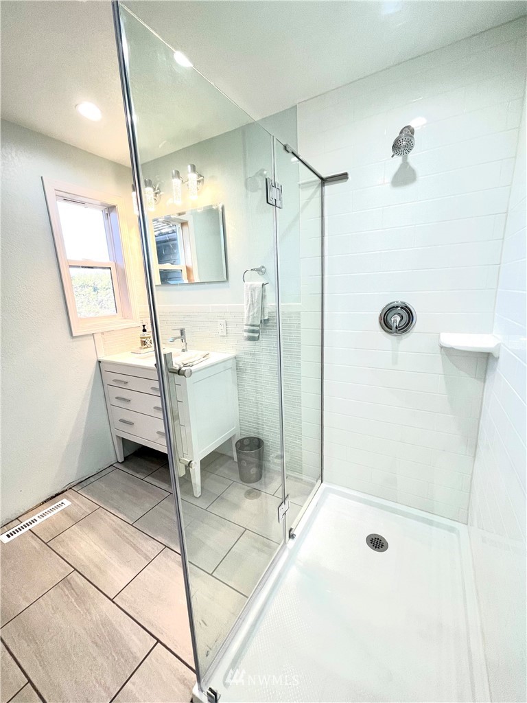 28 Dixon Road Omak, WA 98841 - Photo 22 of 39 a bathroom with a sink a toilet and shower