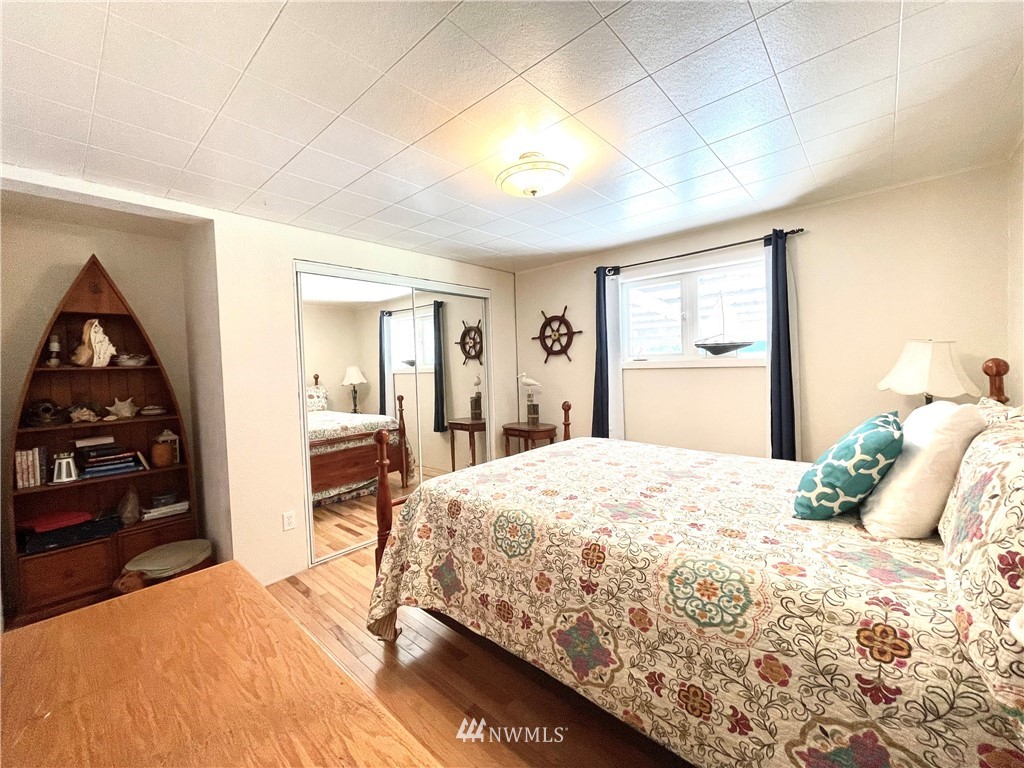 28 Dixon Road Omak, WA 98841 - Photo 24 of 39 a bedroom with a bed and a dresser