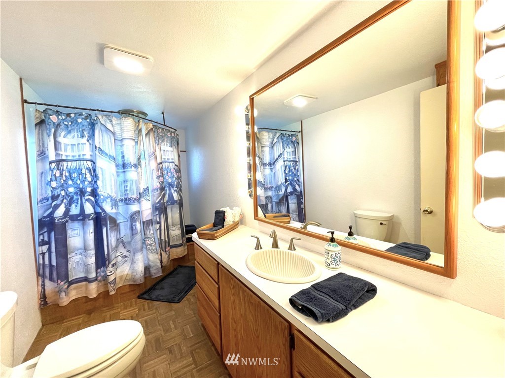 28 Dixon Road Omak, WA 98841 - Photo 25 of 39 a bathroom with a granite countertop sink and a mirror