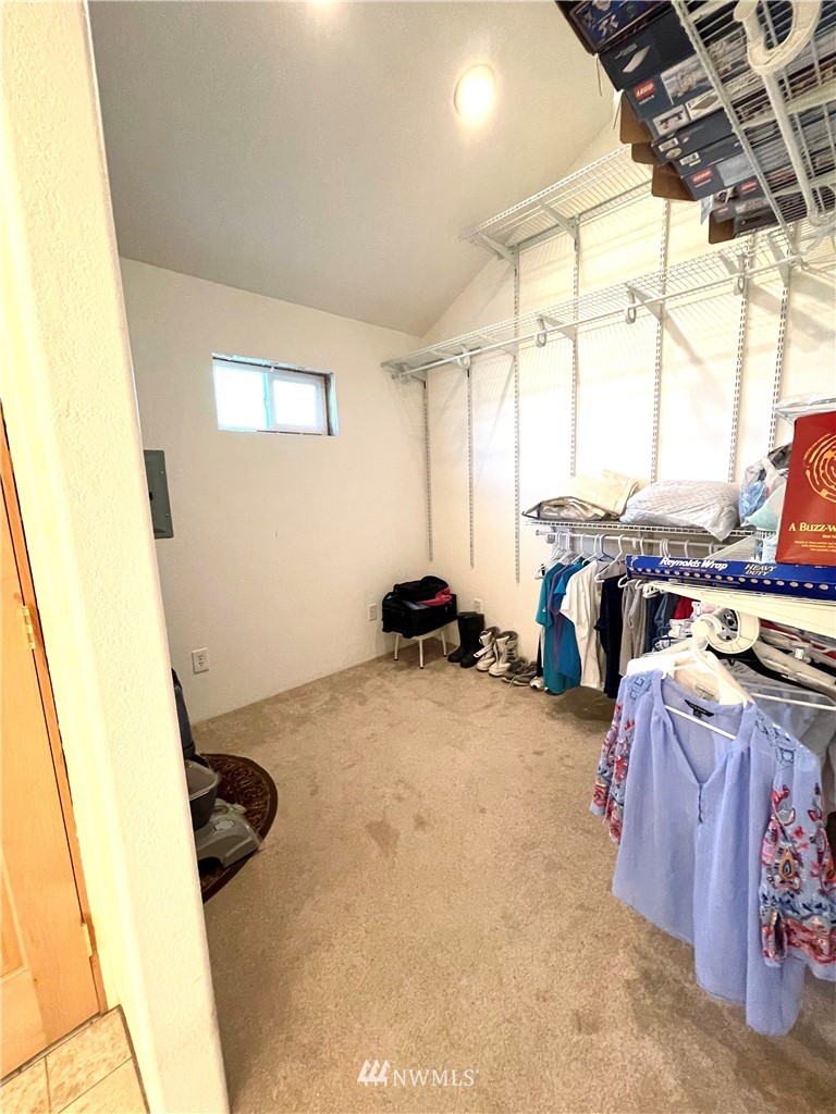 28 Dixon Road Omak, WA 98841 - Photo 31 of 39 a bed room with a bed and a window