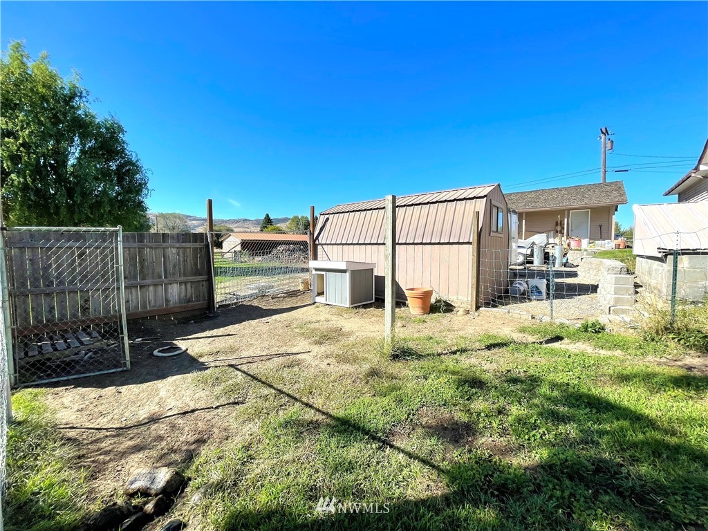 28 Dixon Road Omak, WA 98841 - Photo 34 of 39 a view of a backyard