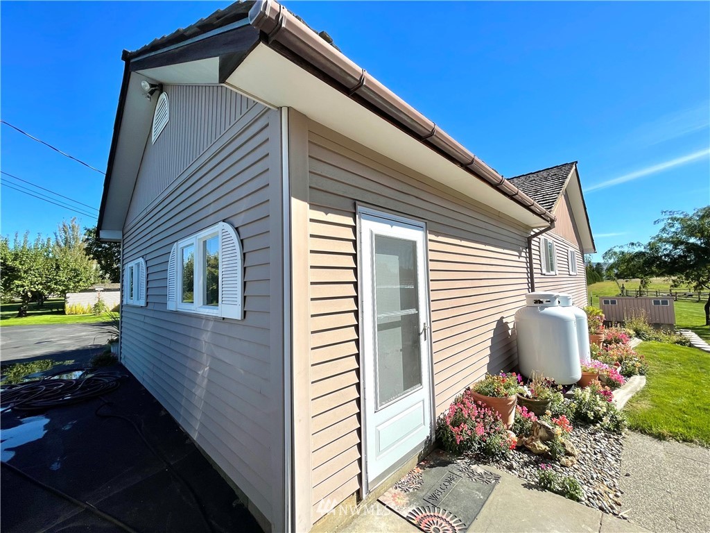 28 Dixon Road Omak, WA 98841 - Photo 35 of 39 a view of a house with a yard