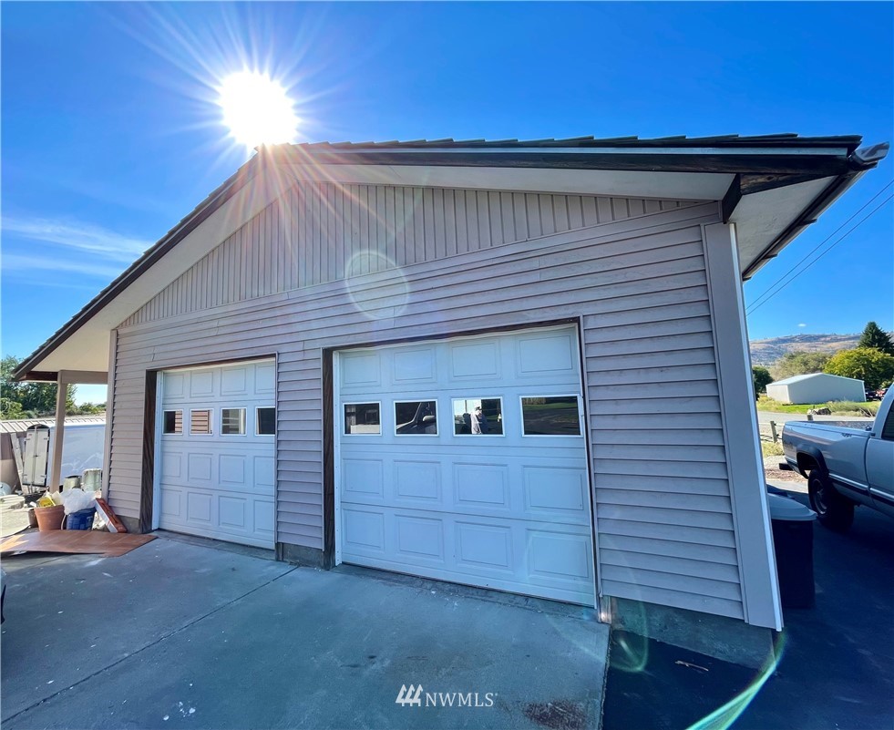 28 Dixon Road Omak, WA 98841 - Photo 36 of 39 a view of a house with a patio