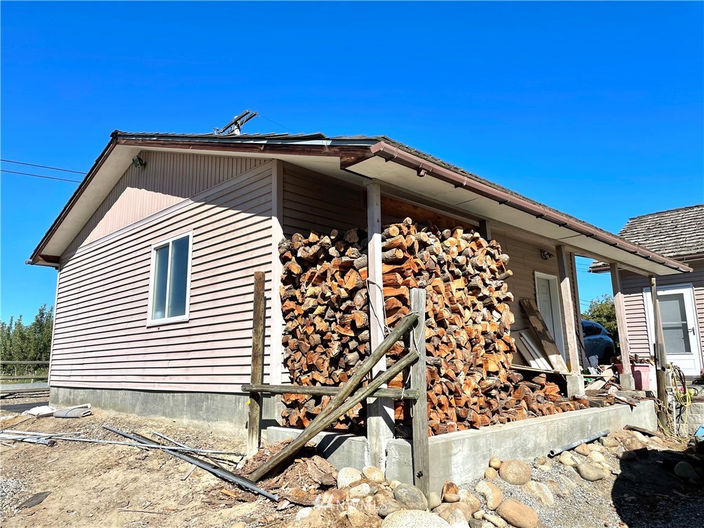 28 Dixon Road Omak, WA 98841 - Photo 37 of 39 a front view of a house