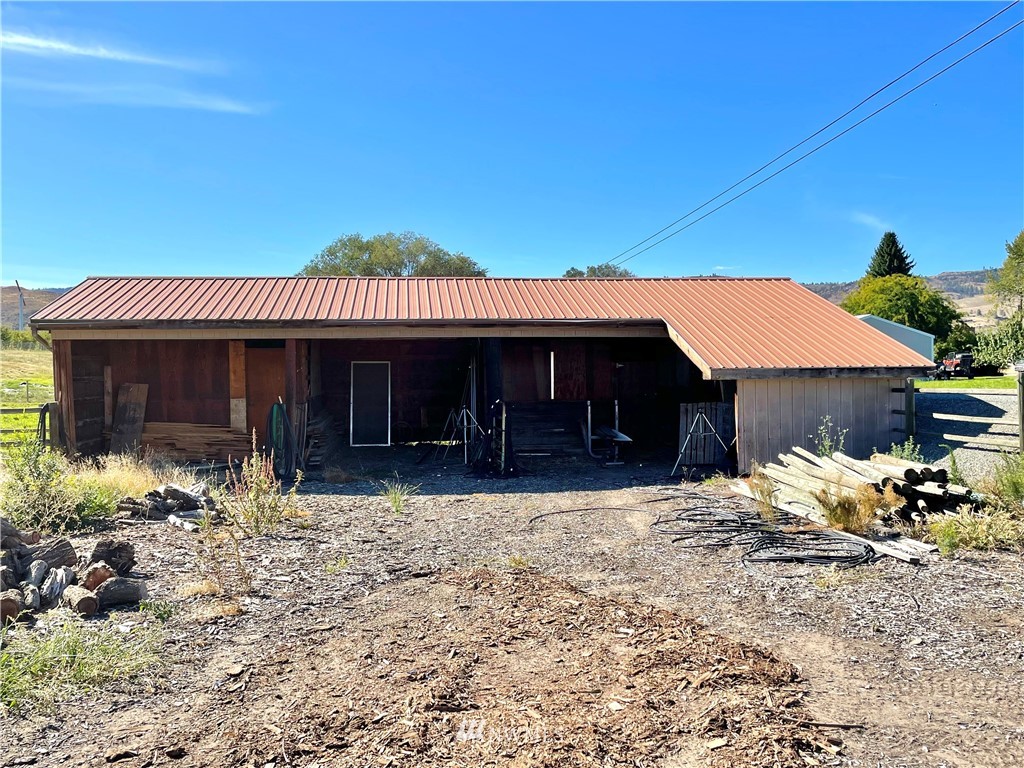 28 Dixon Road Omak, WA 98841 - Photo 38 of 39 a front view of a house with a yard