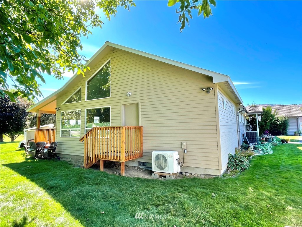 28 Dixon Road Omak, WA 98841 - Photo 6 of 39 a view of backyard of house and garden