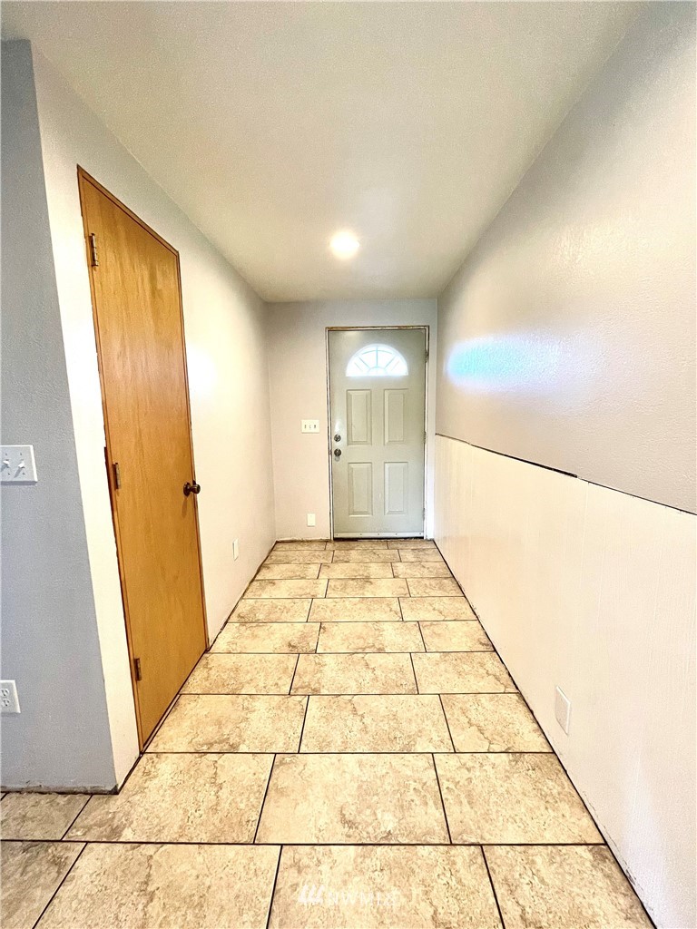 28 Dixon Road Omak, WA 98841 - Photo 8 of 39 a view of an empty room