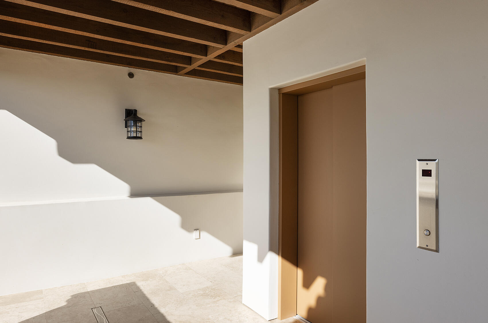 86816 Rogers Way Thermal, CA 92274 - Photo 22 of 29 a view of a hallway