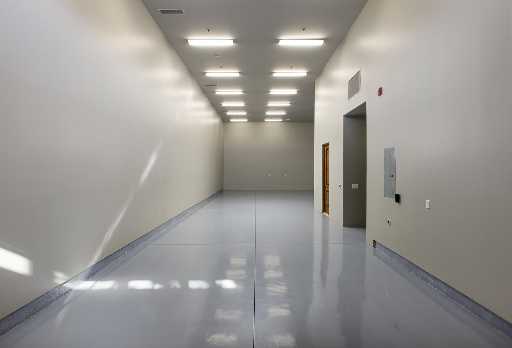 86816 Rogers Way Thermal, CA 92274 - Photo 10 of 29 a view of a hallway