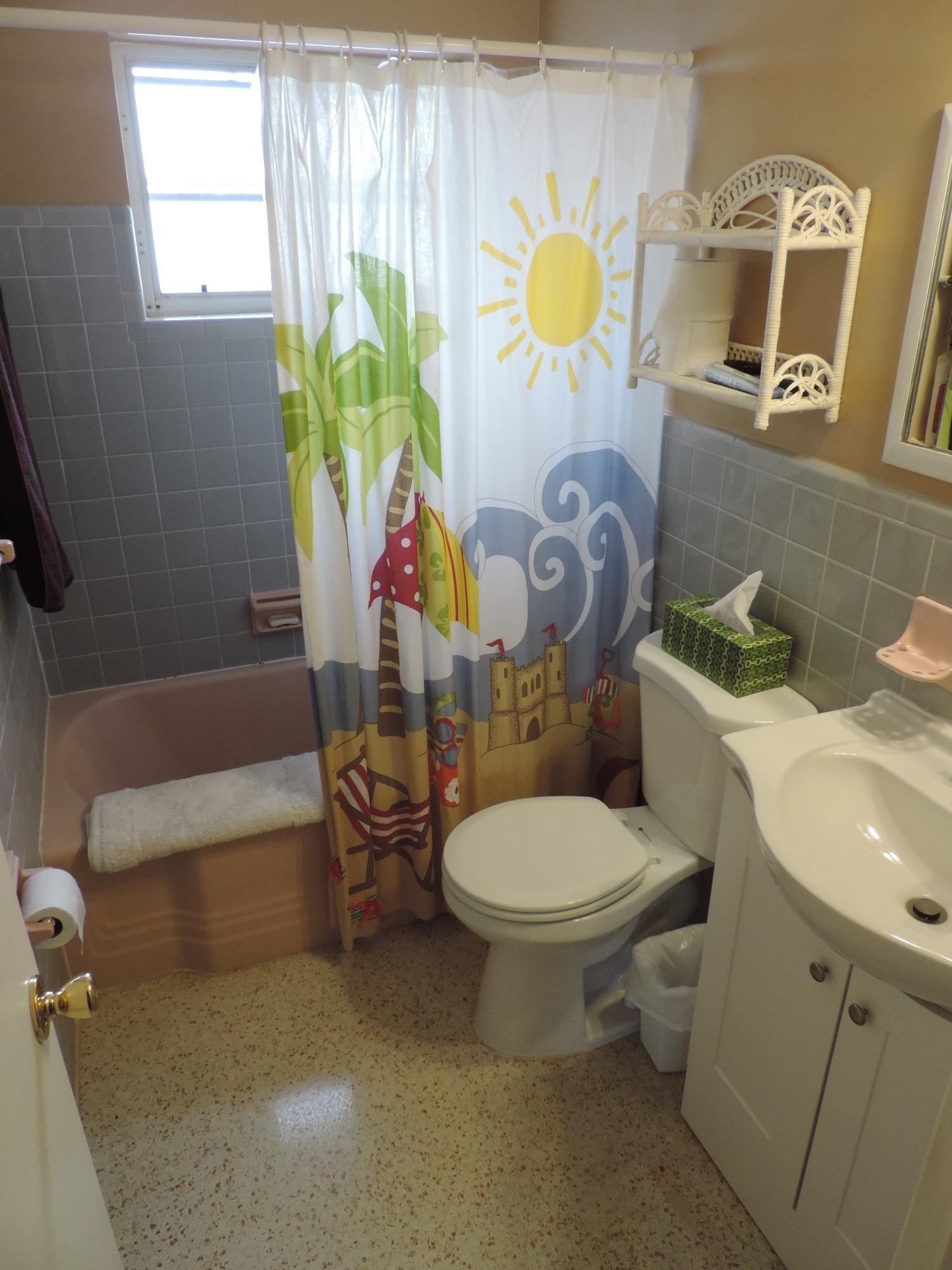 467 Northeast 28th Street Boca Raton, FL 33431 - Photo 9 of 14 bathrooms-467NE28thstreet,BocaRaton003