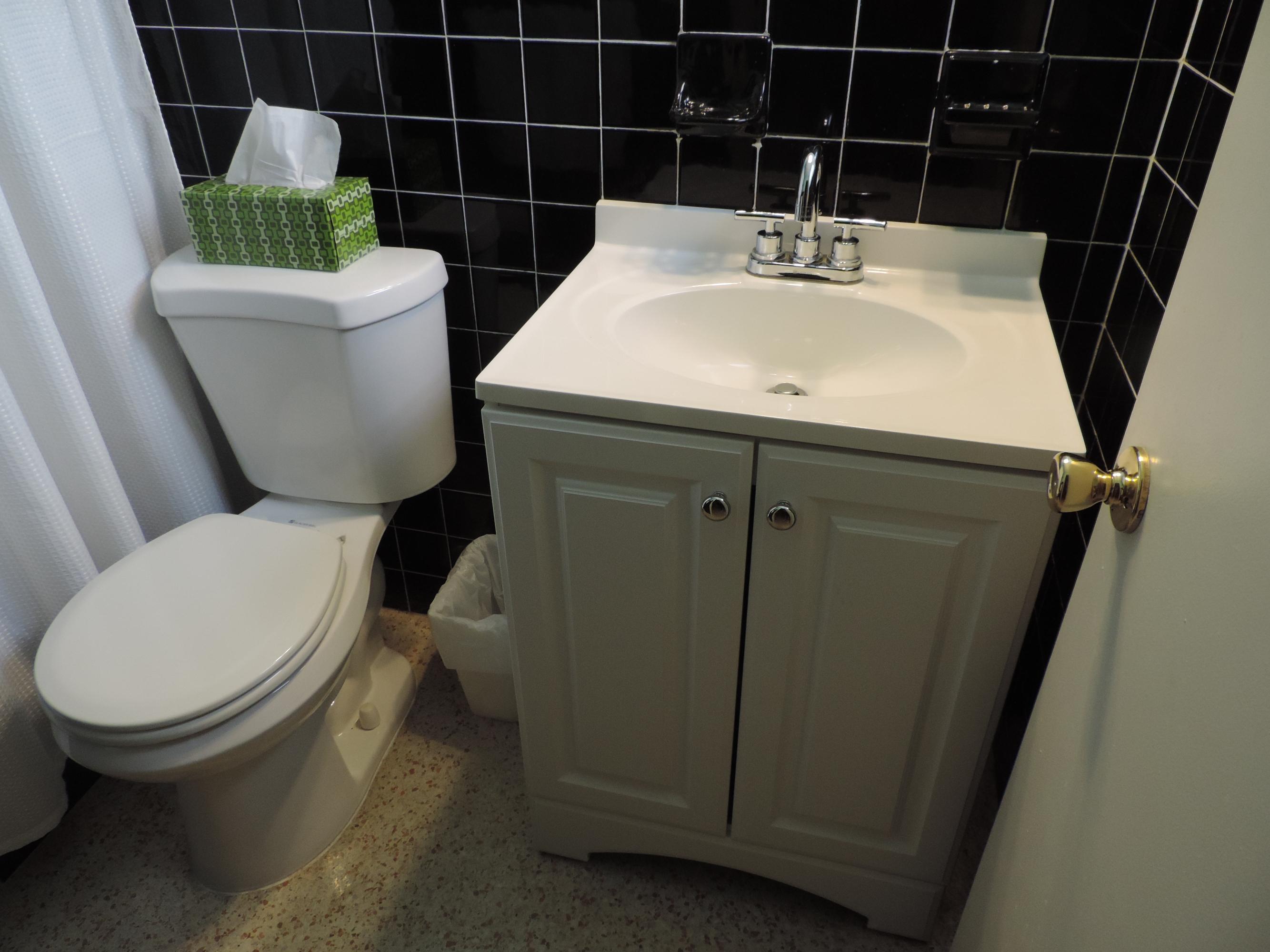 467 Northeast 28th Street Boca Raton, FL 33431 - Photo 10 of 14 bathrooms-467NE28thstreet,BocaRaton006