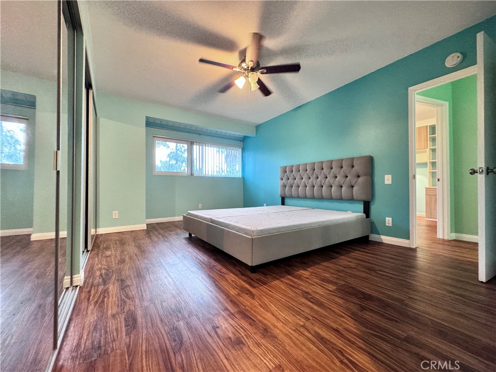 346 Miraleste Drive, Unit 301 San Pedro, CA 90732 - Photo 9 of 22 a bedroom with a bed and window