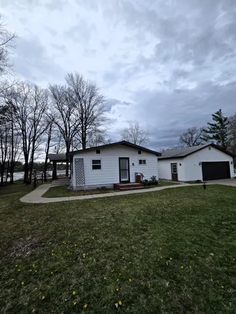 $425,000 | 20041 East Chippewa Drive, Evart, MI 49631