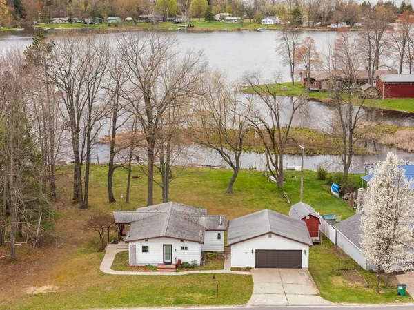 $425,000 | 20041 East Chippewa Drive, Evart, MI 49631
