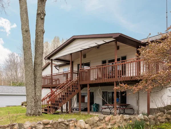 $425,000 | 20041 East Chippewa Drive, Evart, MI 49631