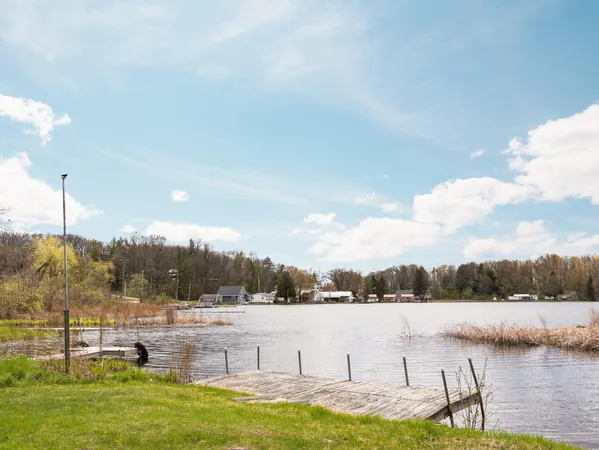 $425,000 | 20041 East Chippewa Drive, Evart, MI 49631