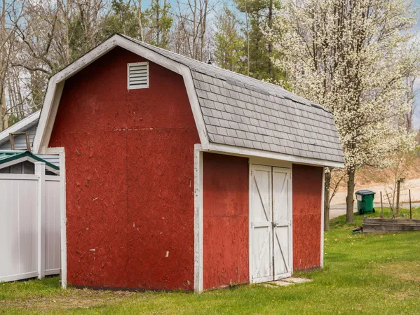 $425,000 | 20041 East Chippewa Drive, Evart, MI 49631