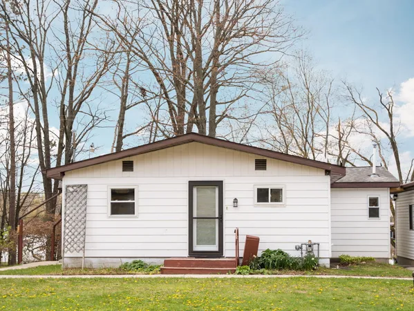 $425,000 | 20041 East Chippewa Drive, Evart, MI 49631