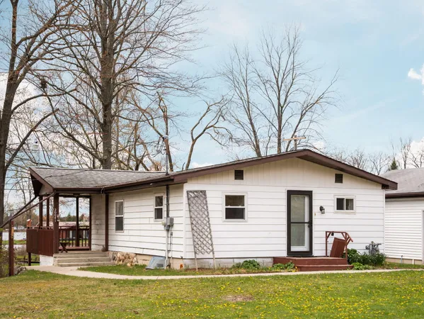 $425,000 | 20041 East Chippewa Drive, Evart, MI 49631