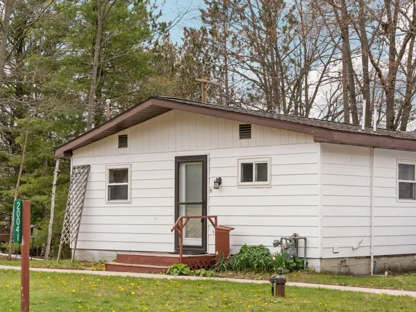 $425,000 | 20041 East Chippewa Drive, Evart, MI 49631