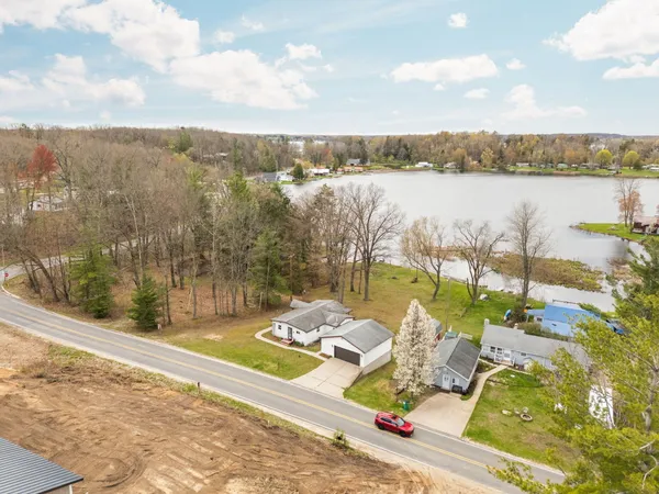 $425,000 | 20041 East Chippewa Drive, Evart, MI 49631