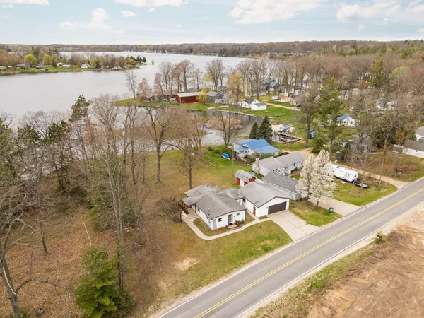 $425,000 | 20041 East Chippewa Drive, Evart, MI 49631