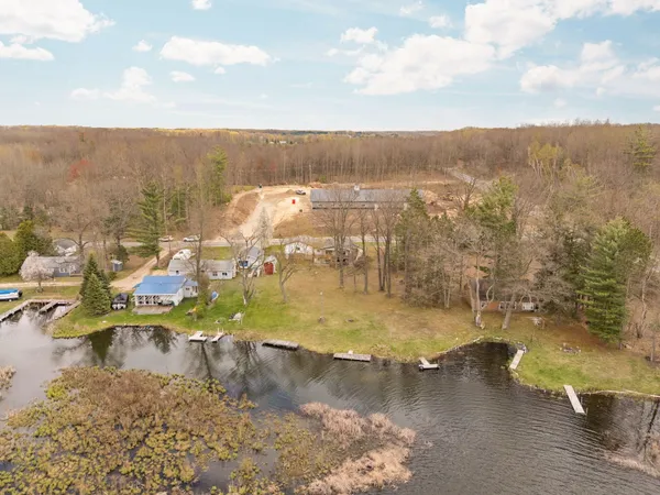 $425,000 | 20041 East Chippewa Drive, Evart, MI 49631