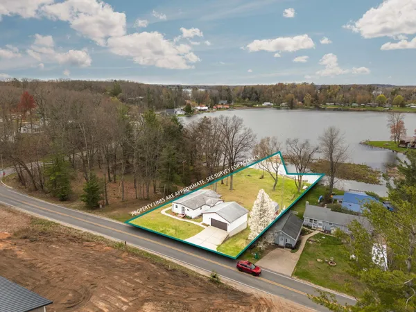 $425,000 | 20041 East Chippewa Drive, Evart, MI 49631